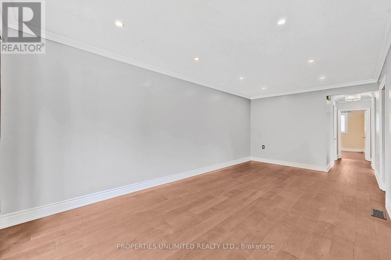 228 Penn Avenue S, Newmarket, Ontario  L3Y 2S5 - Photo 6 - N12438812