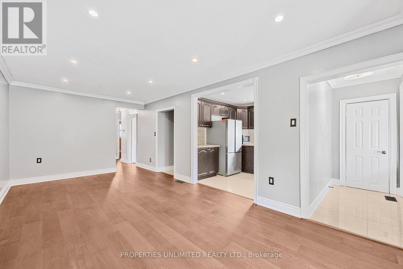 228 Penn Avenue S, Newmarket, Ontario  L3Y 2S5 - Photo 8 - N12438812