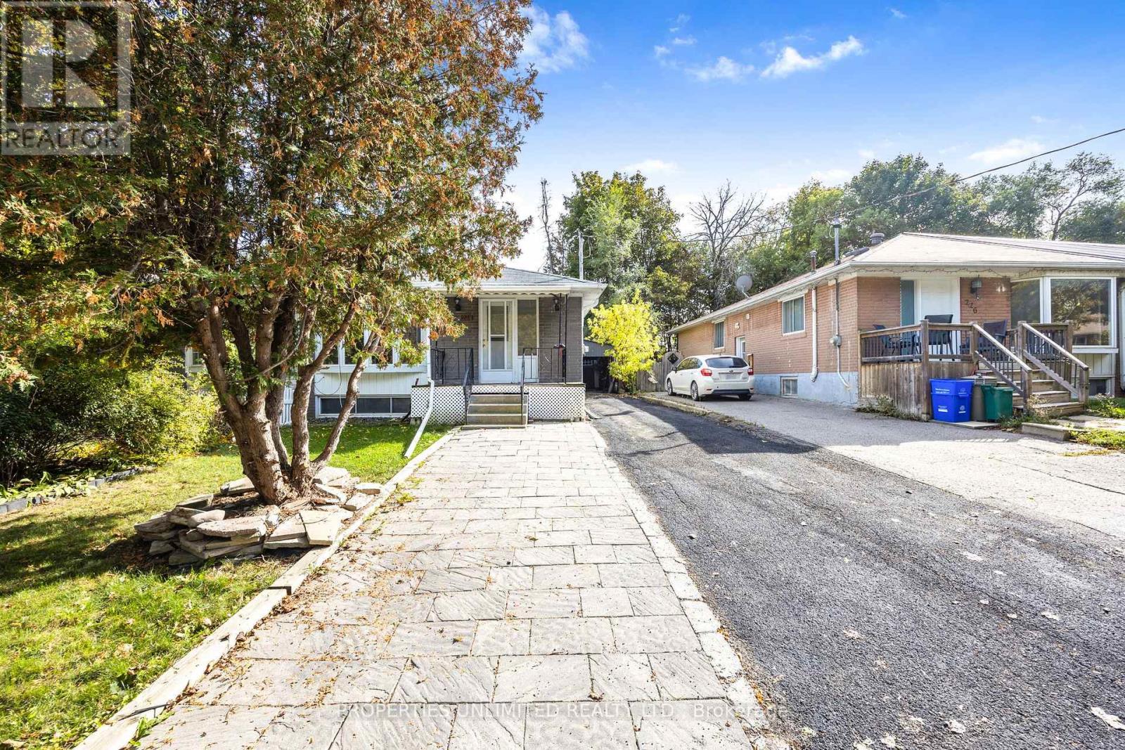 228 Penn Avenue S, Newmarket, Ontario  L3Y 2S5 - Photo 3 - N12438812