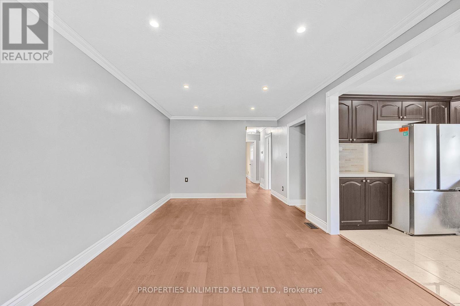 228 Penn Avenue S, Newmarket, Ontario  L3Y 2S5 - Photo 7 - N12438812