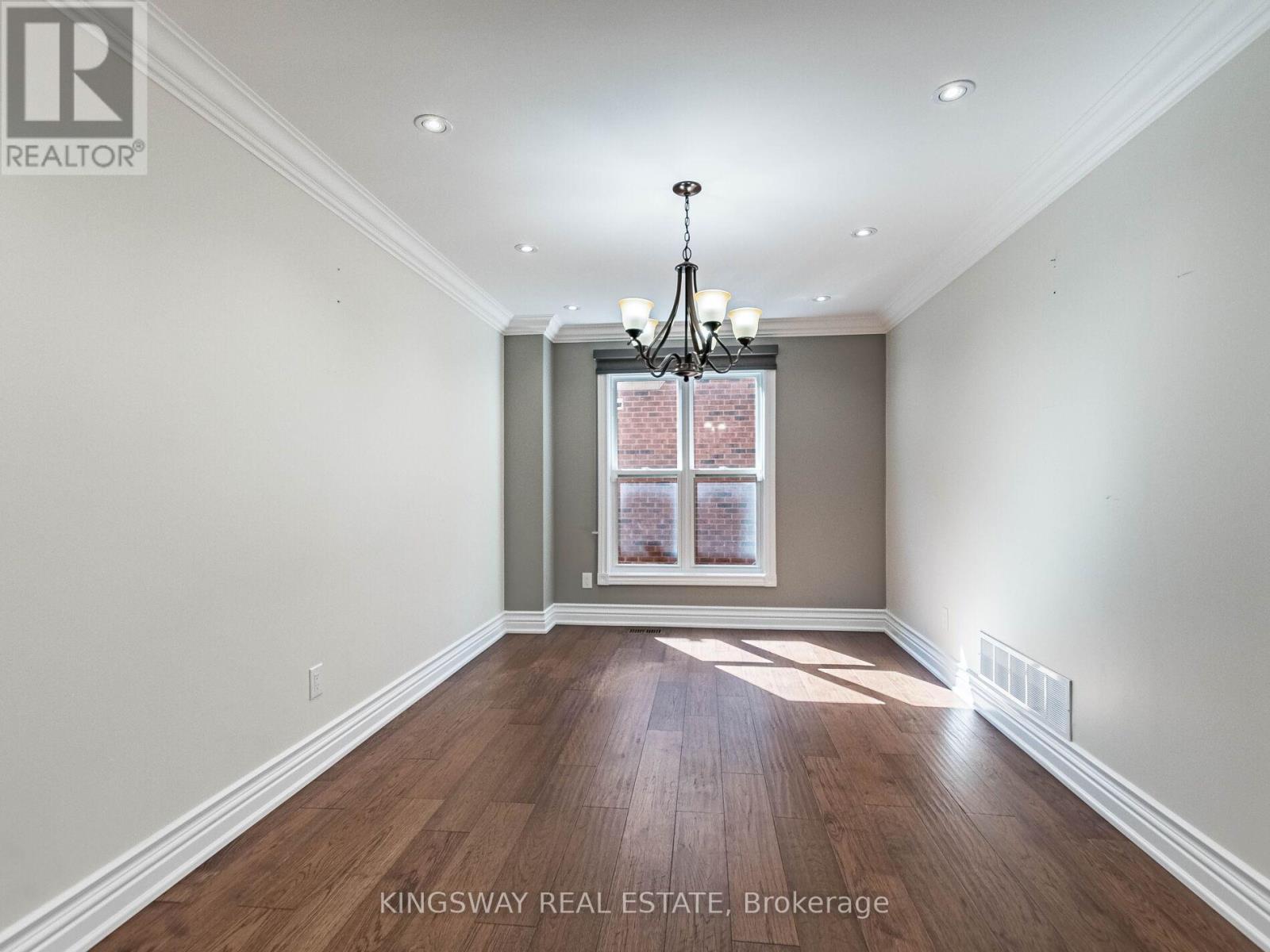 58 Leeward Drive, Brampton, Ontario  L6S 5V8 - Photo 10 - W12444398
