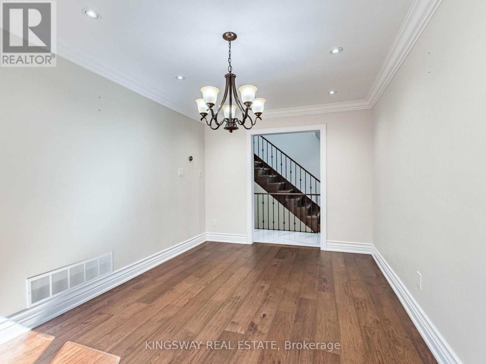 58 Leeward Drive, Brampton, Ontario  L6S 5V8 - Photo 11 - W12444398