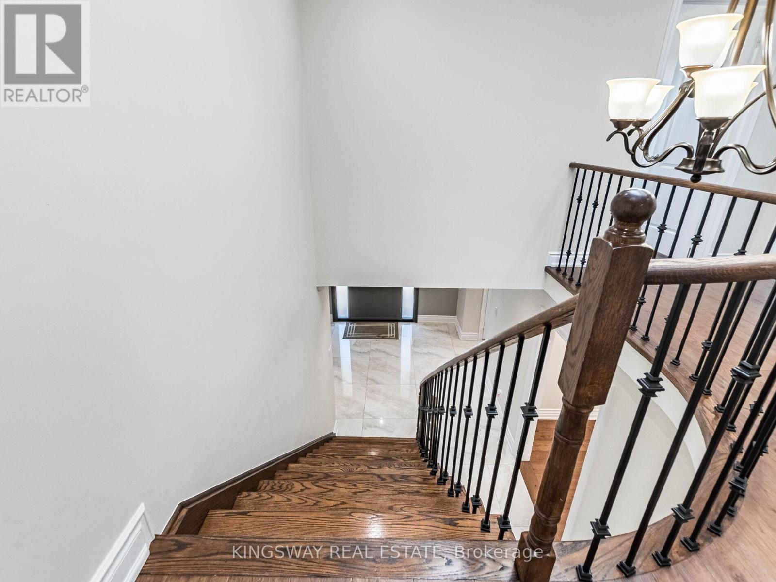58 Leeward Drive, Brampton, Ontario  L6S 5V8 - Photo 23 - W12444398