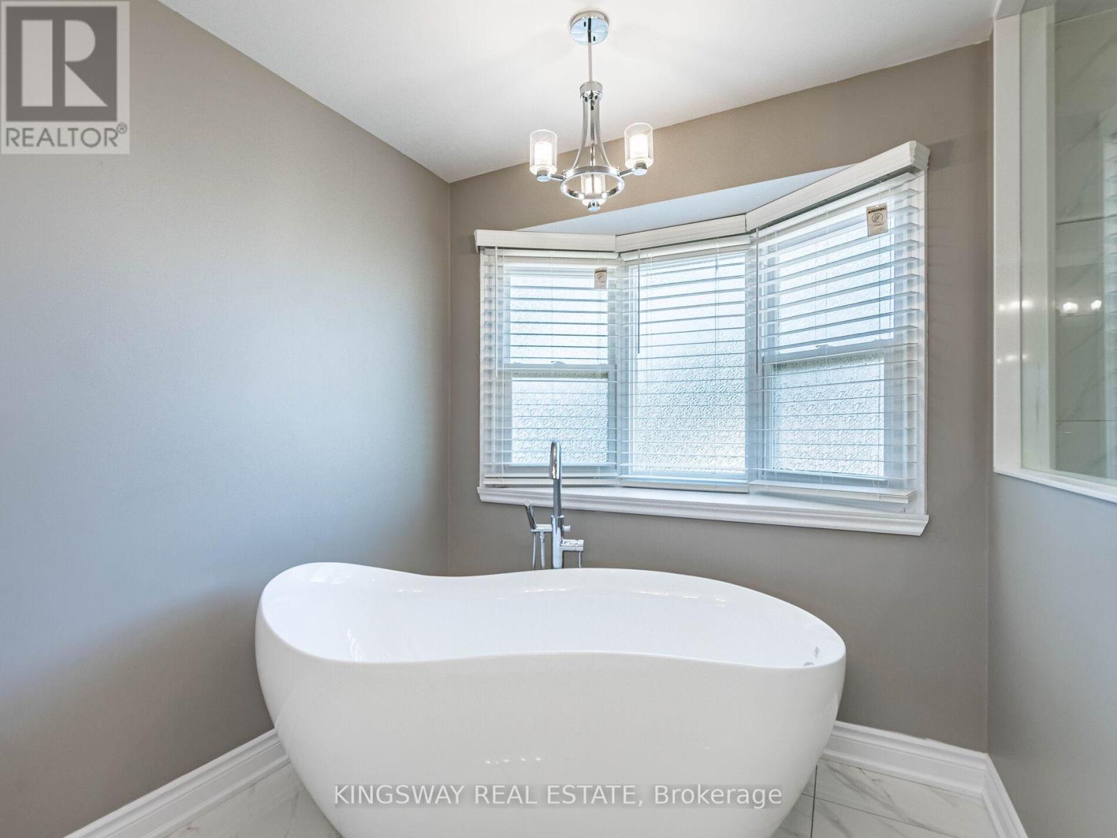 58 Leeward Drive, Brampton, Ontario  L6S 5V8 - Photo 28 - W12444398