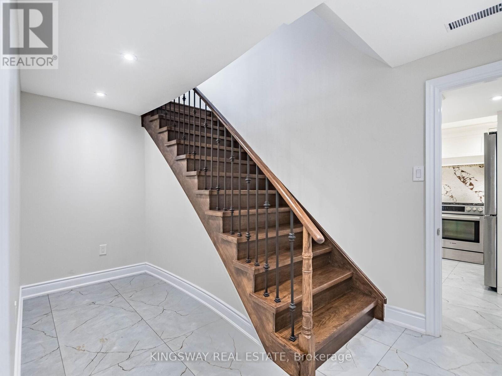 58 Leeward Drive, Brampton, Ontario  L6S 5V8 - Photo 37 - W12444398