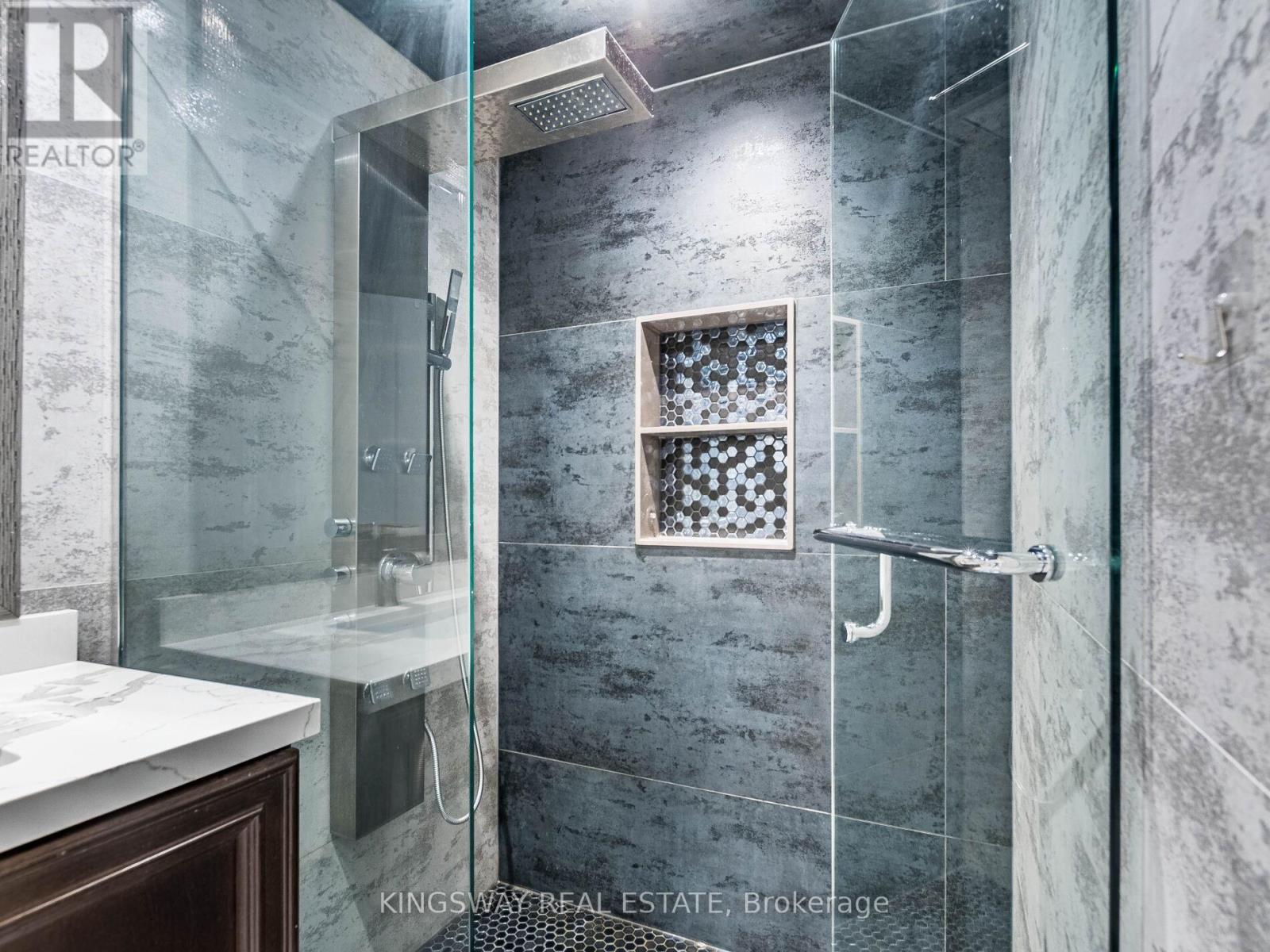 58 Leeward Drive, Brampton, Ontario  L6S 5V8 - Photo 47 - W12444398