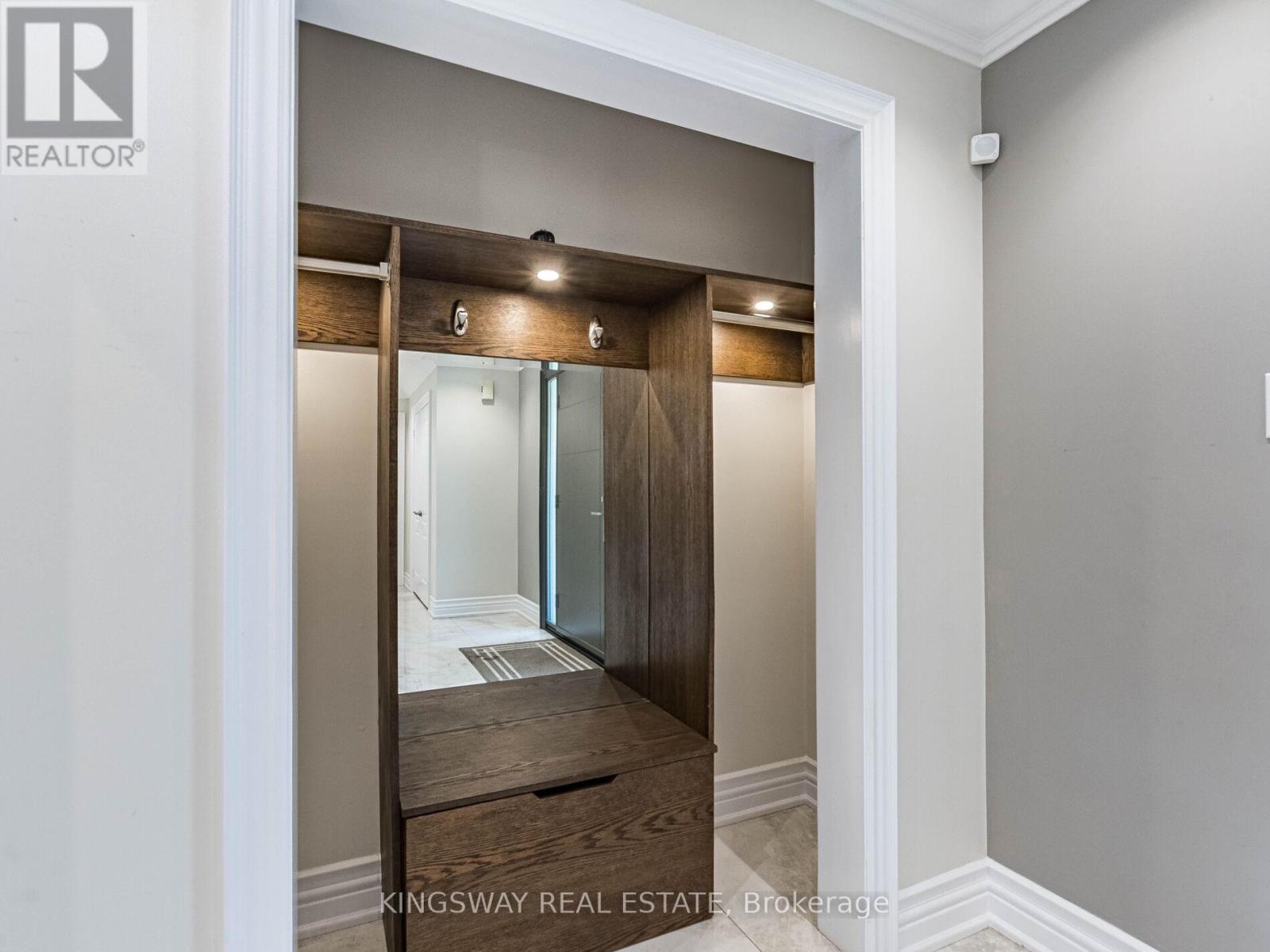 58 Leeward Drive, Brampton, Ontario  L6S 5V8 - Photo 5 - W12444398