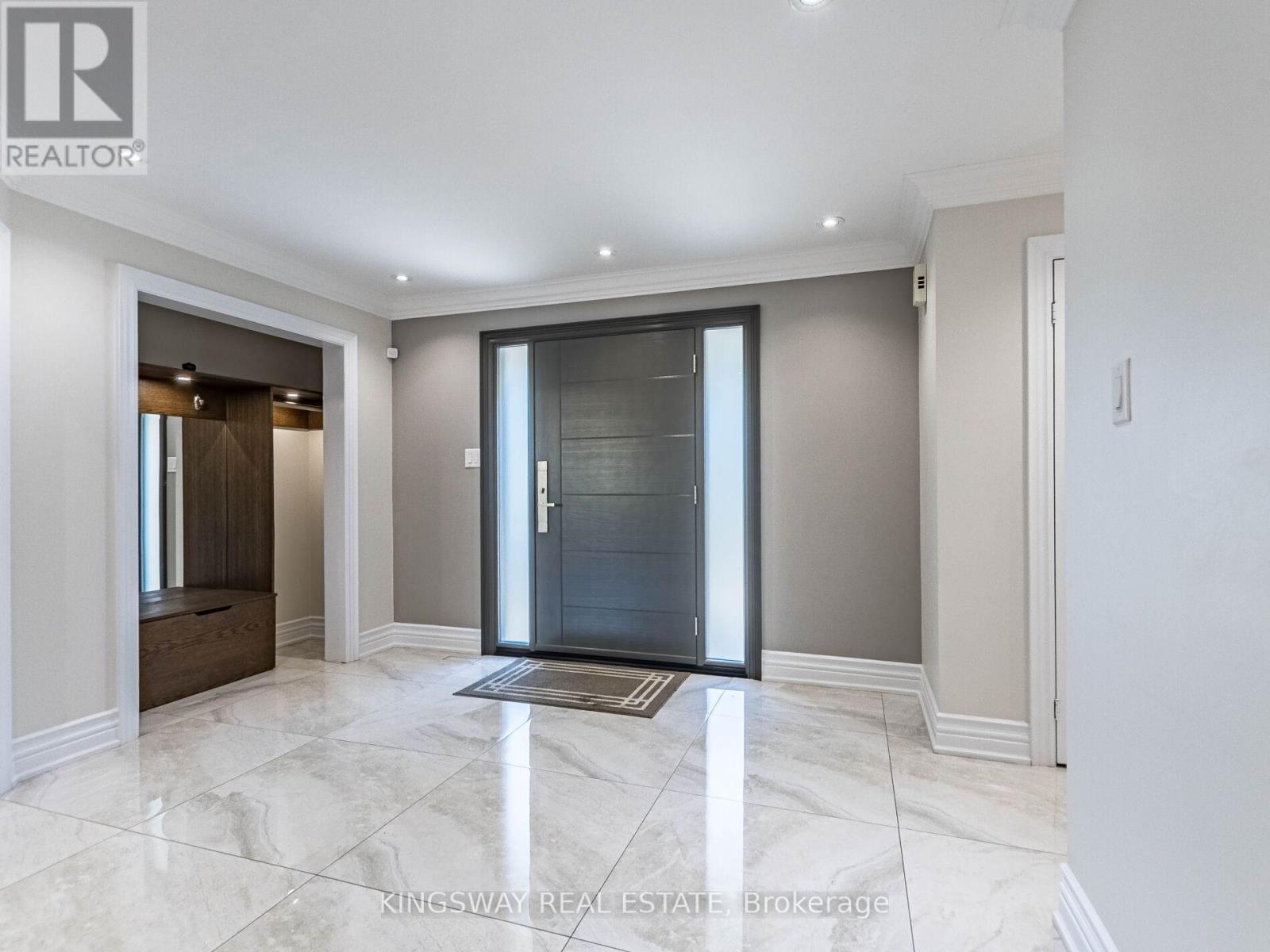 58 Leeward Drive, Brampton, Ontario  L6S 5V8 - Photo 7 - W12444398