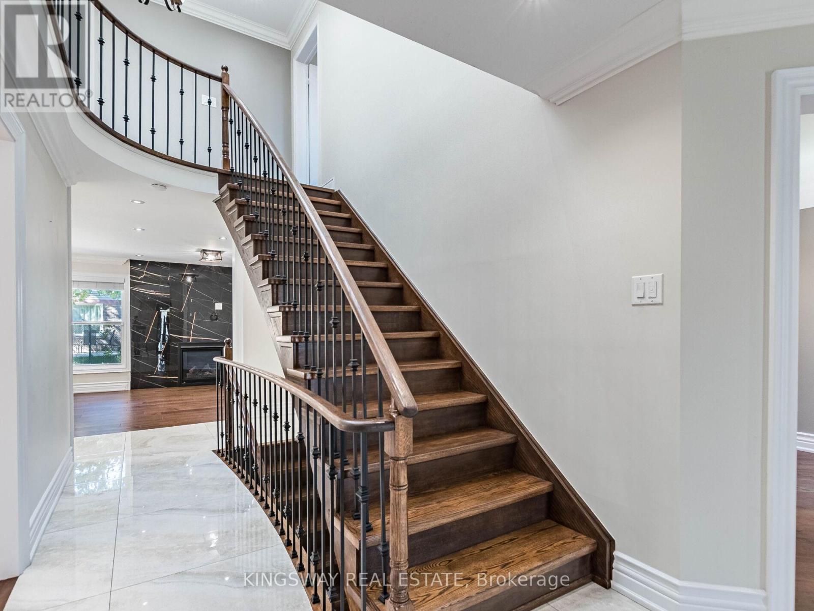 58 Leeward Drive, Brampton, Ontario  L6S 5V8 - Photo 8 - W12444398