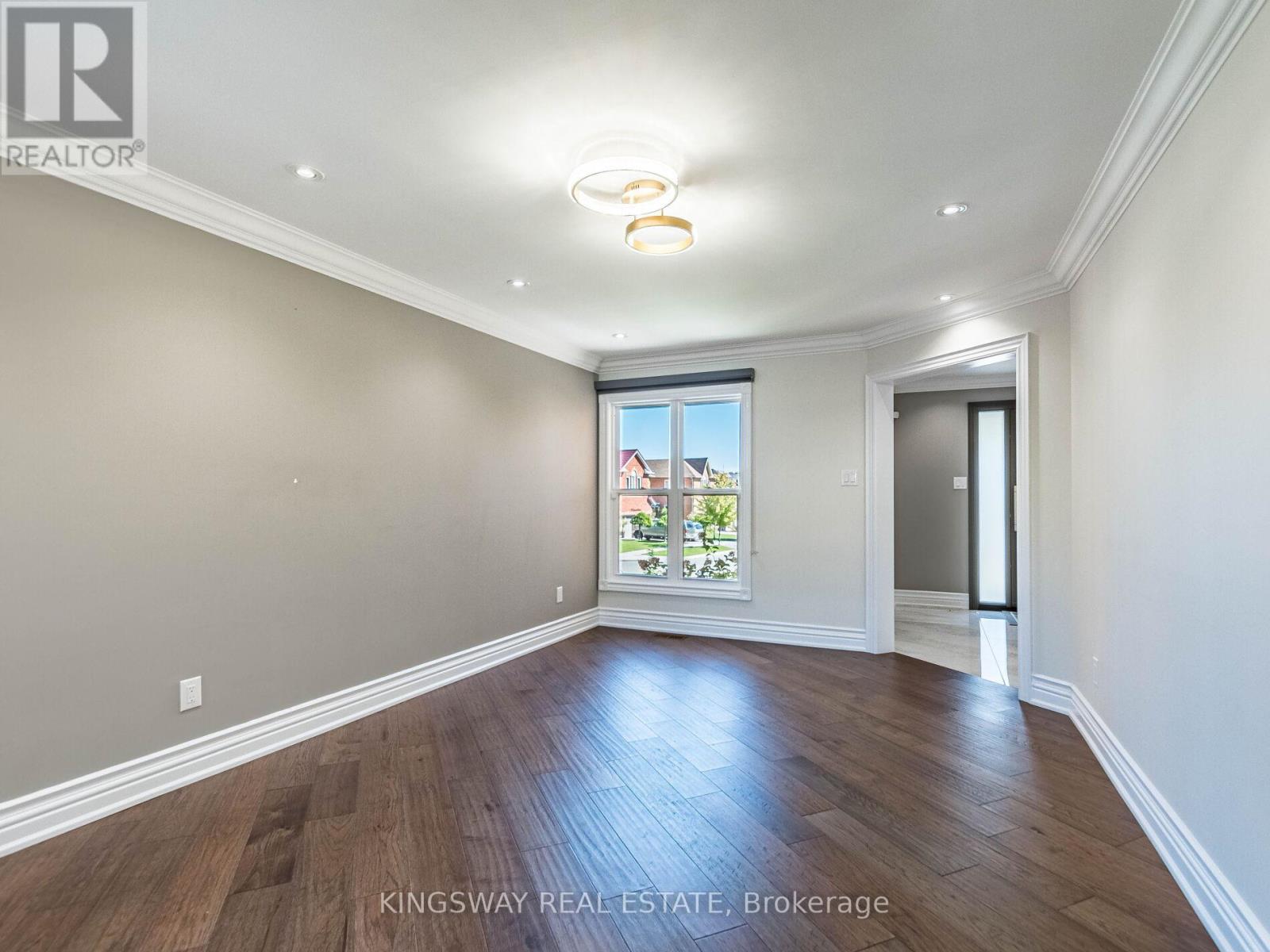 58 Leeward Drive, Brampton, Ontario  L6S 5V8 - Photo 9 - W12444398