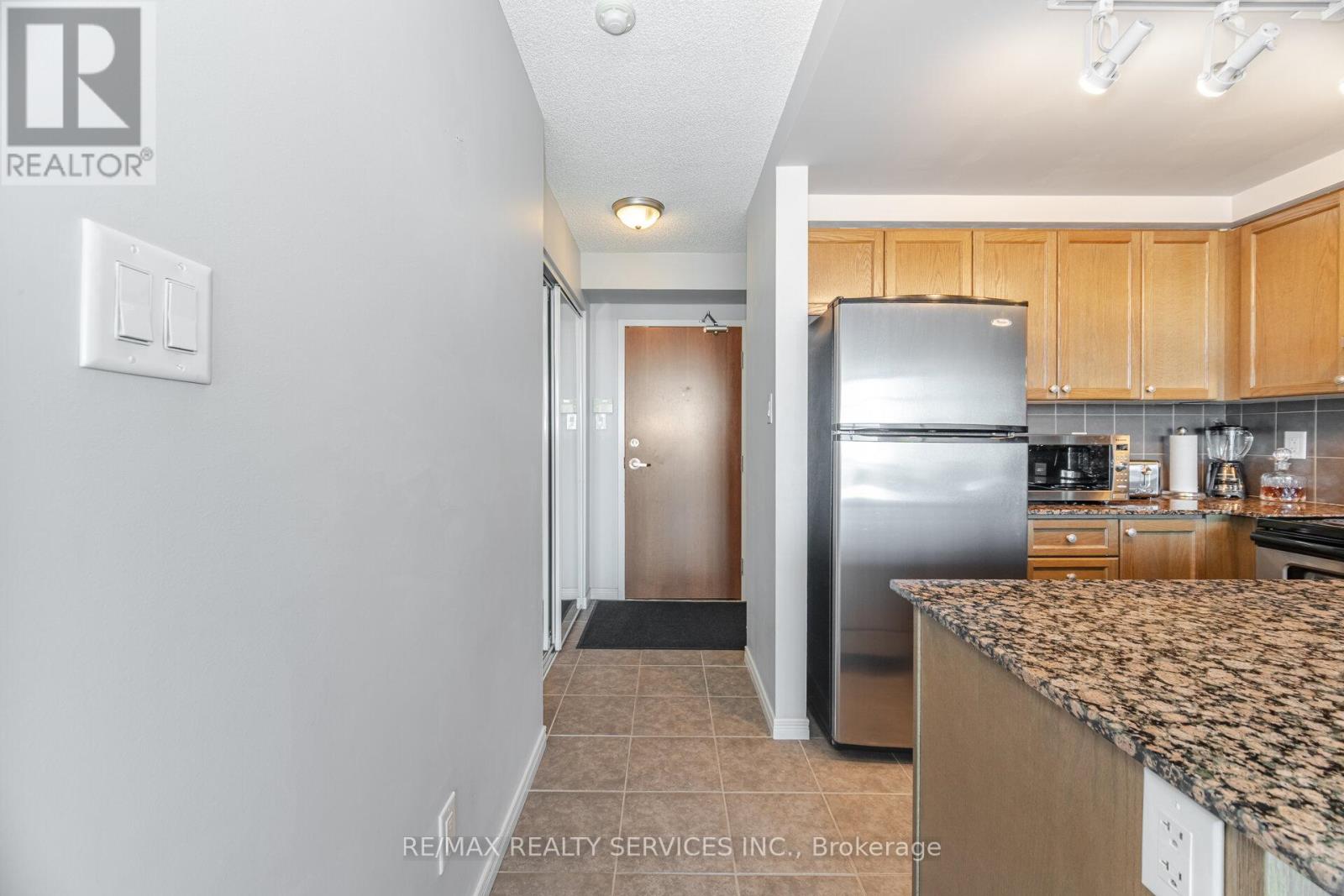 2003 - 9 George Street N, Brampton, Ontario  L6X 0T6 - Photo 6 - W12444411