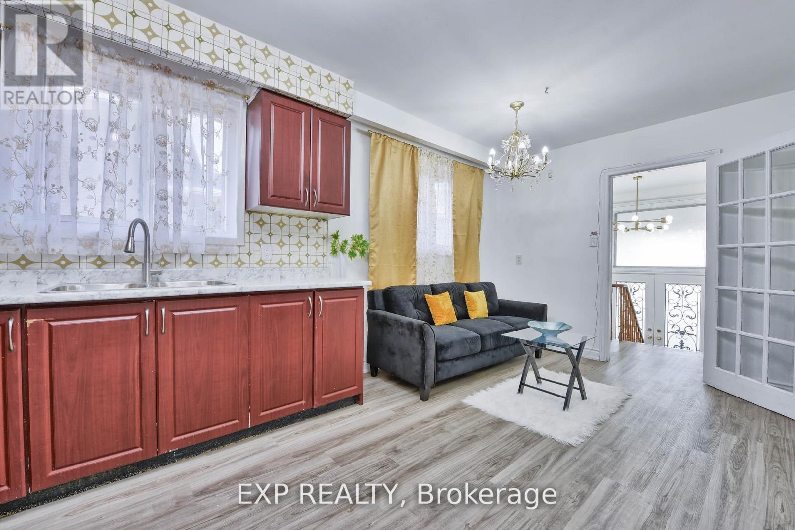 7292 Redfox Road, Mississauga, Ontario  L4T 2L8 - Photo 11 - W12444415
