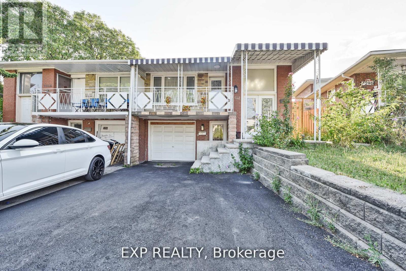 7292 Redfox Road, Mississauga, Ontario  L4T 2L8 - Photo 2 - W12444415