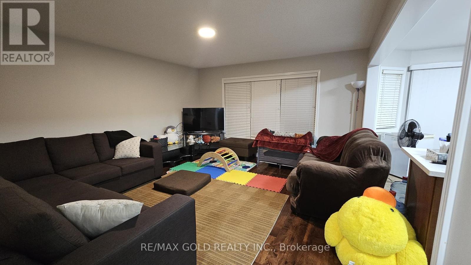 210 Dymott Avenue, Milton, Ontario  L9T 0Z8 - Photo 13 - W12444447