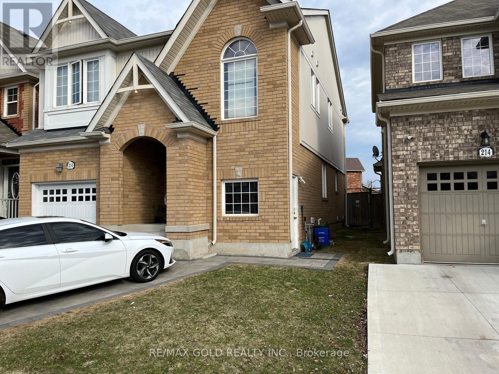 210 Dymott Avenue, Milton, Ontario  L9T 0Z8 - Photo 2 - W12444447