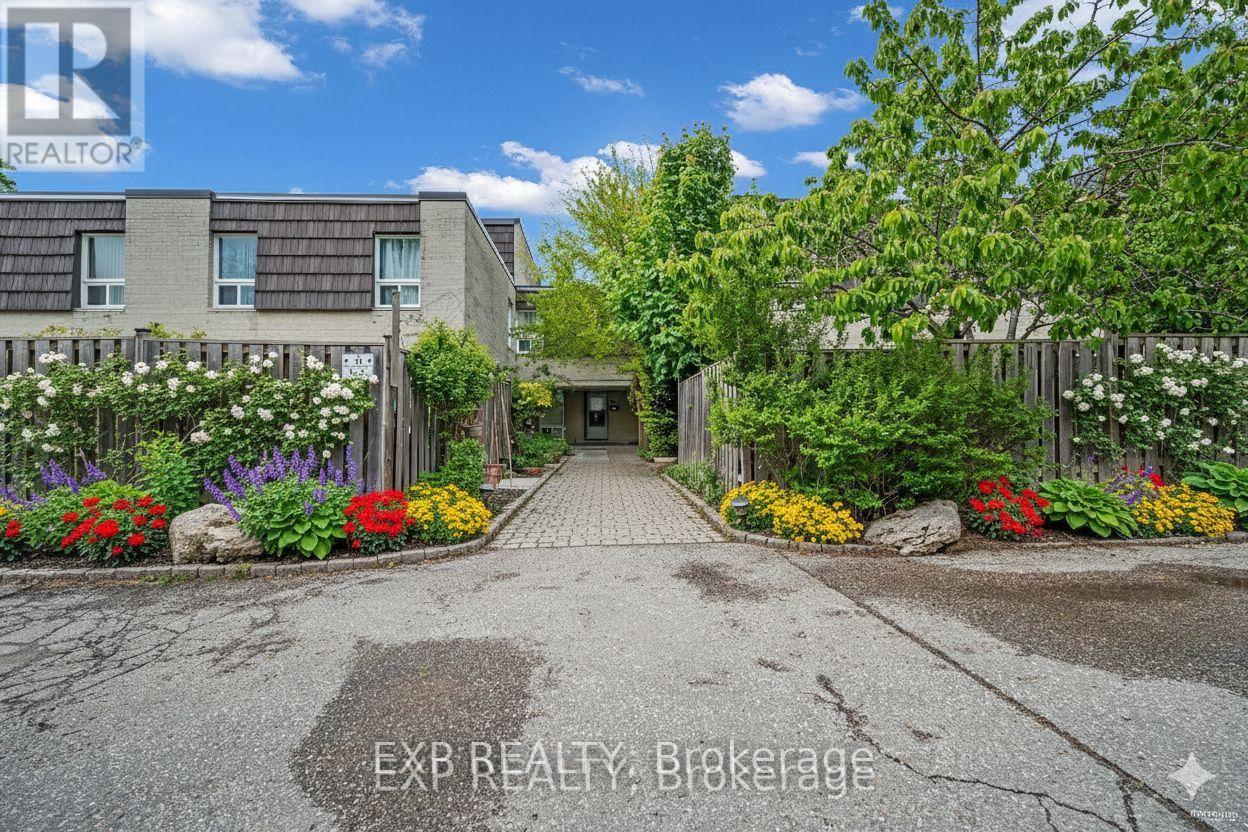 14 - 33 Four Winds Drive, Toronto, Ontario  M3J 1K7 - Photo 1 - W12444466