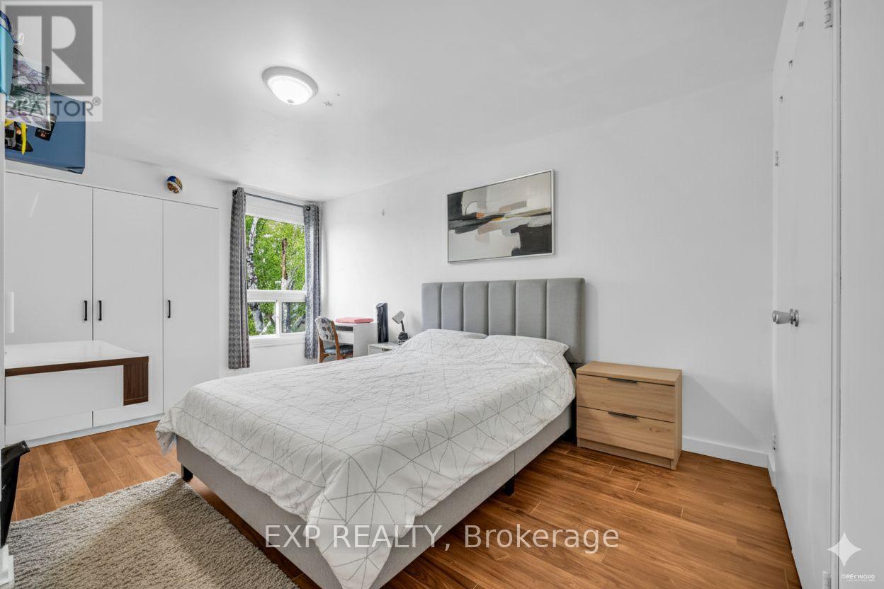 14 - 33 Four Winds Drive, Toronto, Ontario  M3J 1K7 - Photo 13 - W12444466