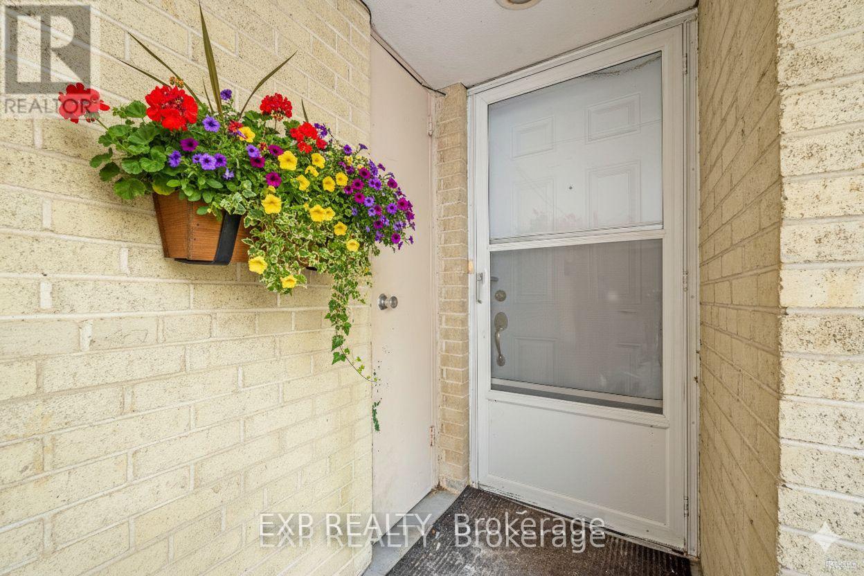 14 - 33 Four Winds Drive, Toronto, Ontario  M3J 1K7 - Photo 2 - W12444466