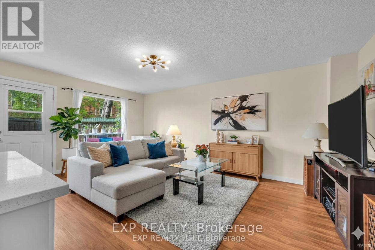 14 - 33 Four Winds Drive, Toronto, Ontario  M3J 1K7 - Photo 4 - W12444466
