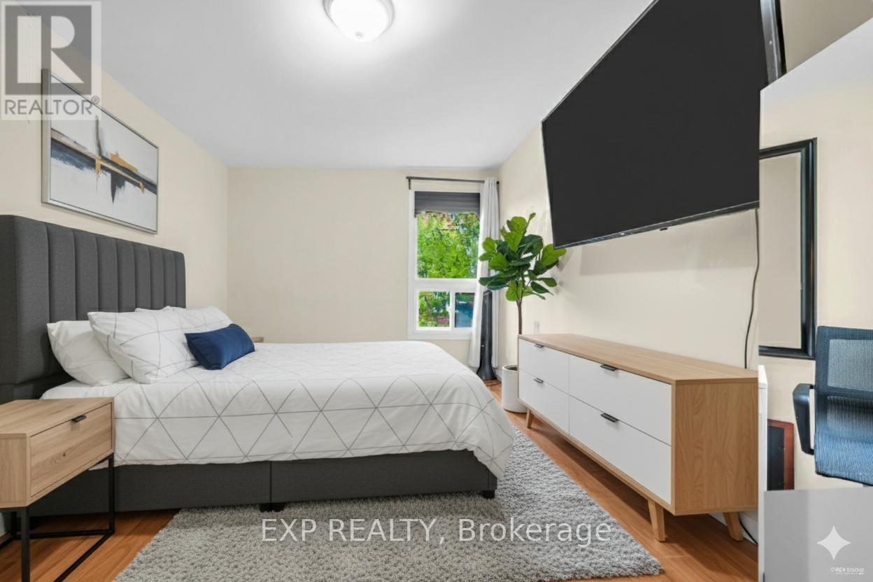 14 - 33 Four Winds Drive, Toronto, Ontario  M3J 1K7 - Photo 9 - W12444466