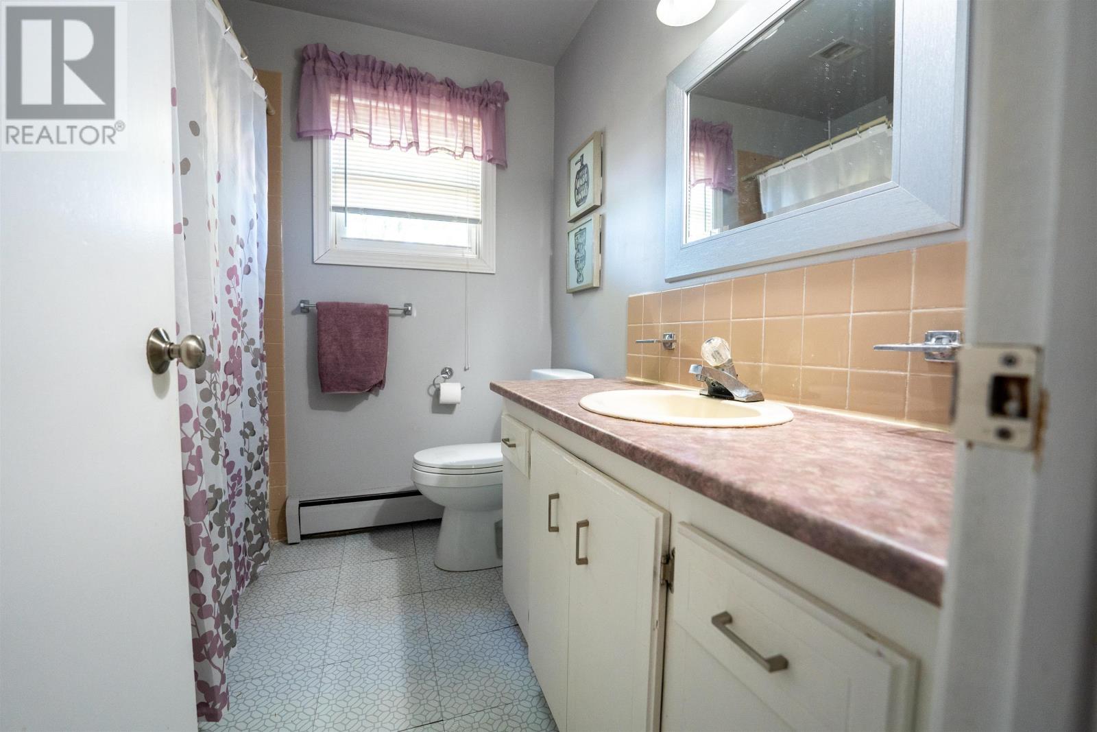 28 Hopeton Road, Stratford, Prince Edward Island  C1B 1T7 - Photo 12 - 202524752