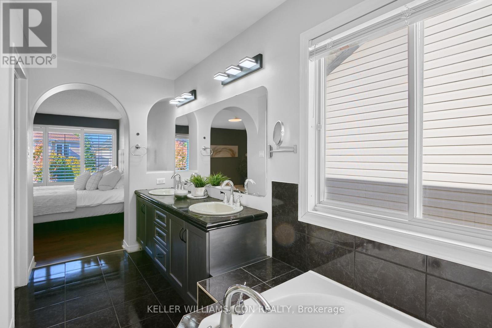 10 Pondhollow Way, Ottawa, Ontario  K2J 4Y4 - Photo 32 - X12444503