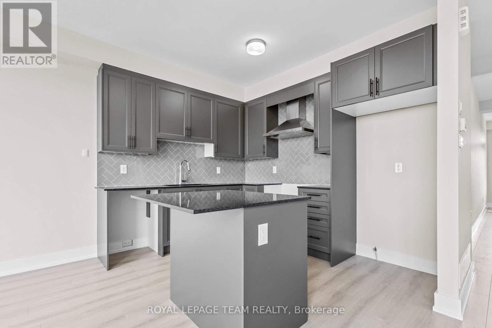 343 Cantering Drive, Ottawa, Ontario  K0A 2Z0 - Photo 11 - X12444509