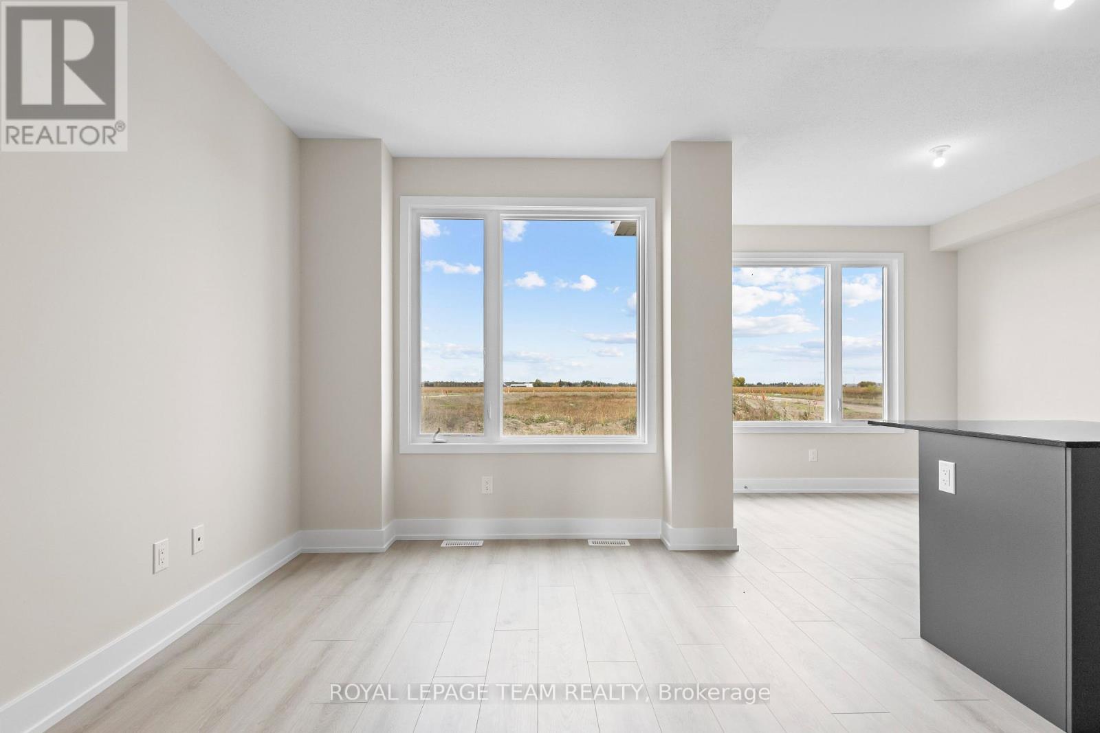 343 Cantering Drive, Ottawa, Ontario  K0A 2Z0 - Photo 6 - X12444509