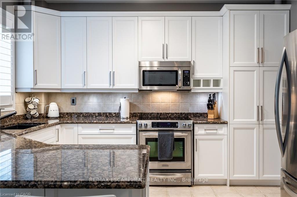 7 Volterra Court, Hamilton (Waterdown), Ontario  L8B 0K7 - Photo 13 - X12444400