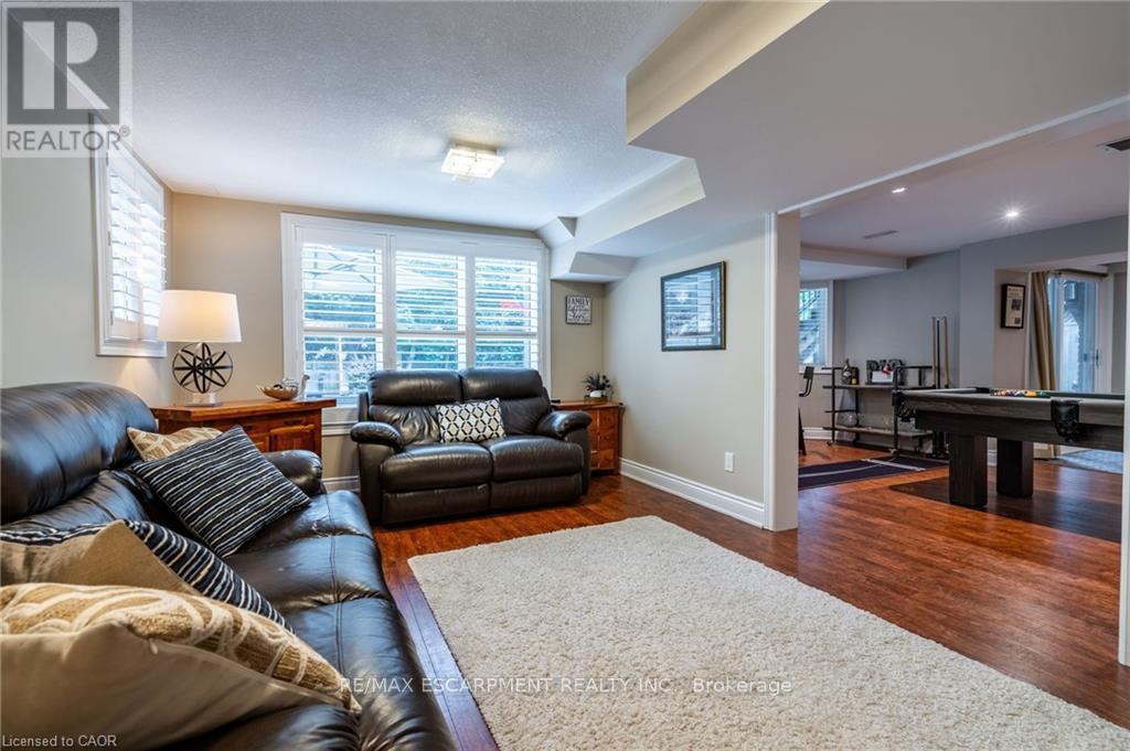 7 Volterra Court, Hamilton (Waterdown), Ontario  L8B 0K7 - Photo 22 - X12444400