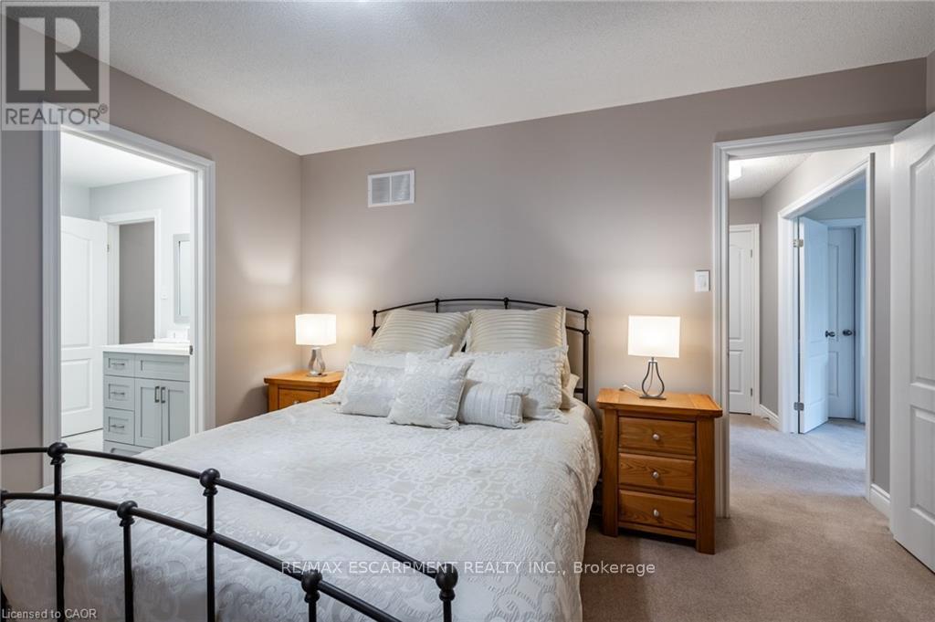 7 Volterra Court, Hamilton (Waterdown), Ontario  L8B 0K7 - Photo 24 - X12444400