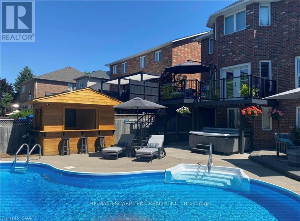 7 Volterra Court, Hamilton (Waterdown), Ontario  L8B 0K7 - Photo 42 - X12444400