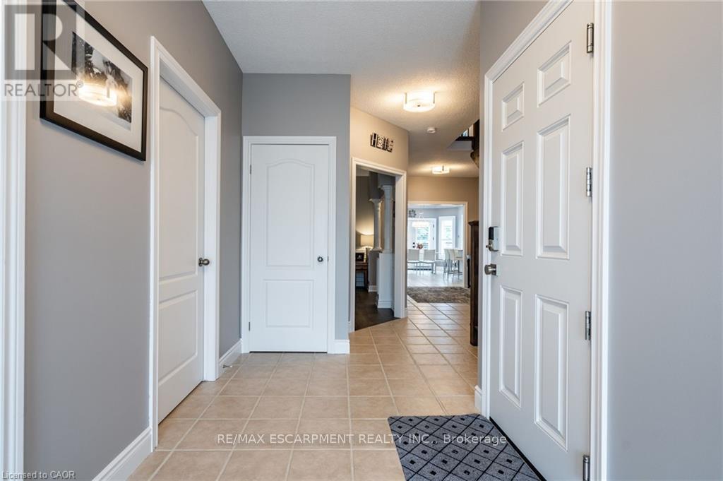 7 Volterra Court, Hamilton (Waterdown), Ontario  L8B 0K7 - Photo 6 - X12444400