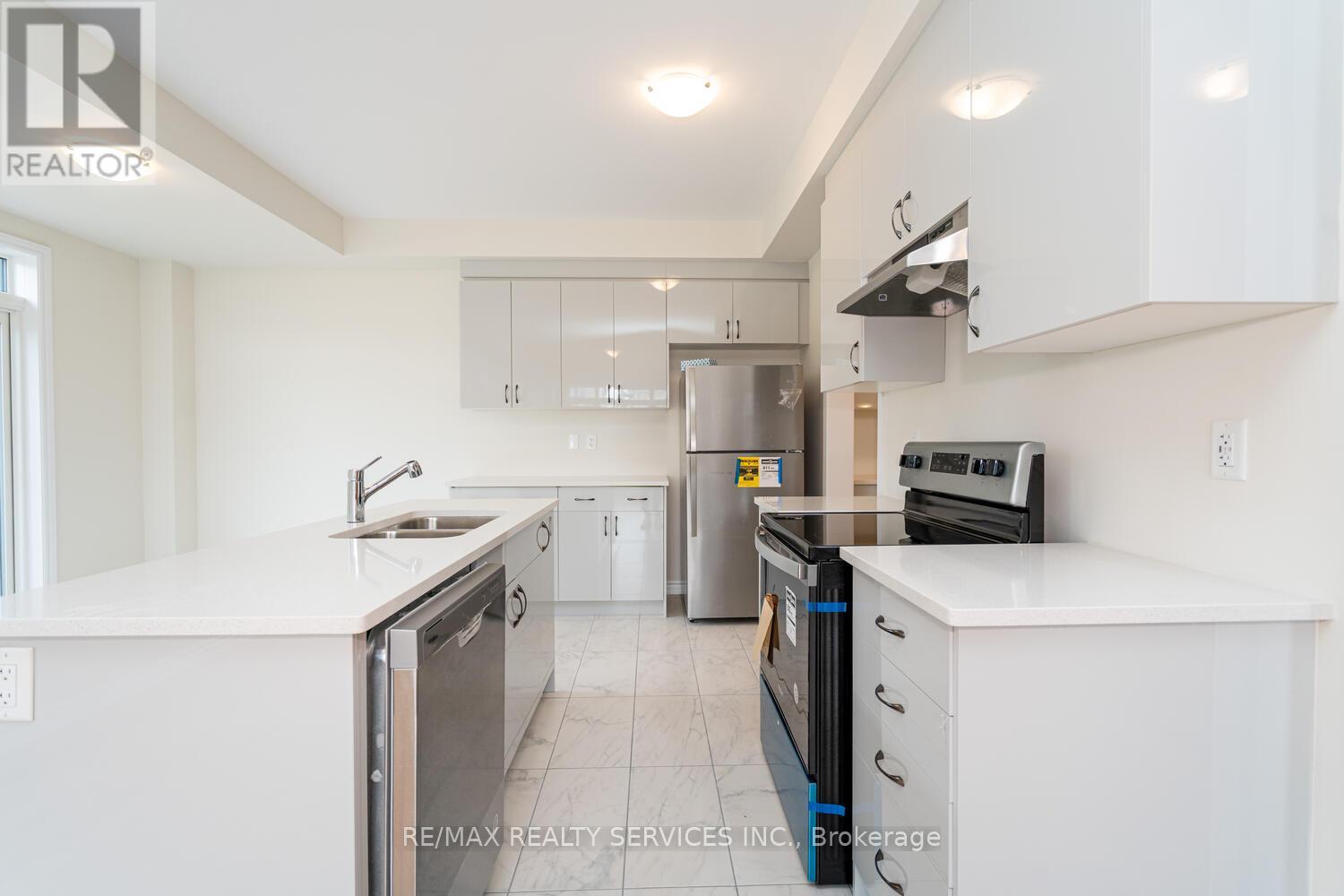 25 Heming Street, Brant (Paris), Ontario  N3L 0M6 - Photo 14 - X12444417