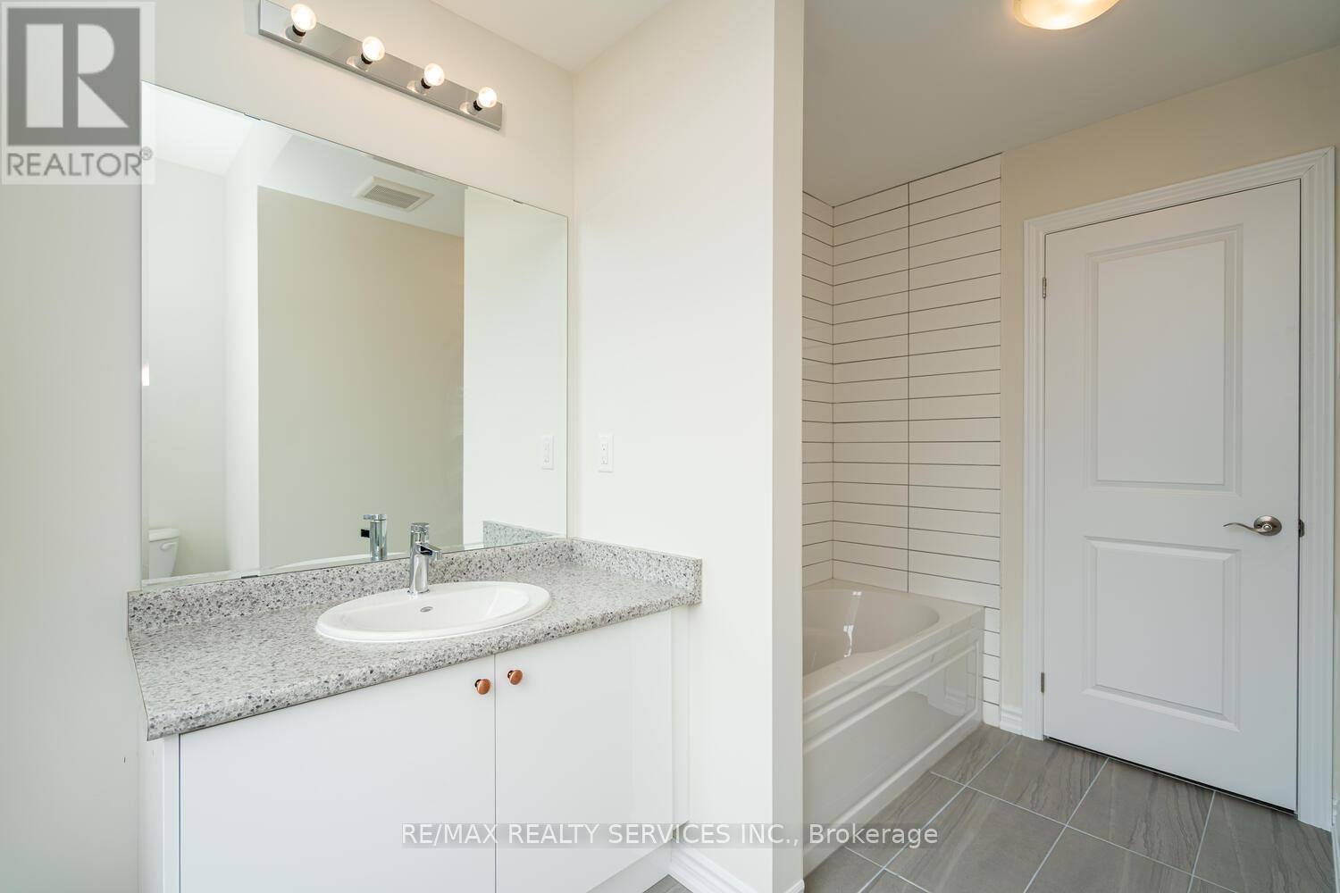 25 Heming Street, Brant (Paris), Ontario  N3L 0M6 - Photo 24 - X12444417