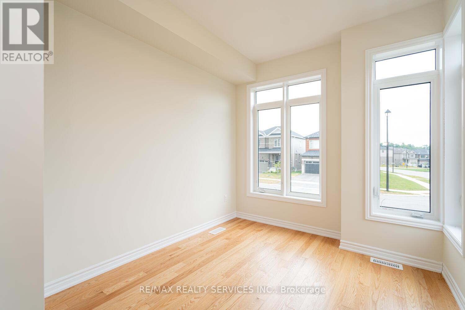 25 Heming Street, Brant (Paris), Ontario  N3L 0M6 - Photo 6 - X12444417