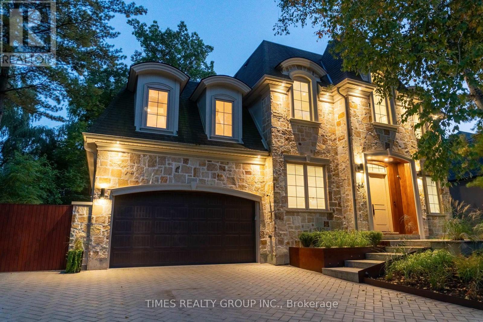 64 RAVINA CRESCENT, Hamilton, Ontario
