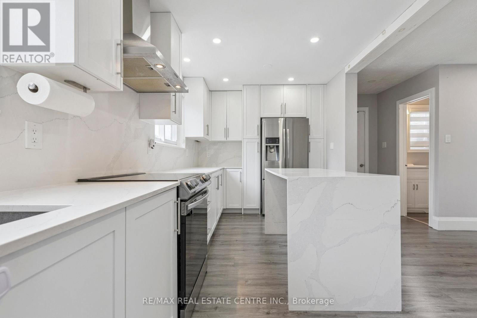 122 Mooregate Crescent, Kitchener, Ontario  N2M 2G1 - Photo 17 - X12444428