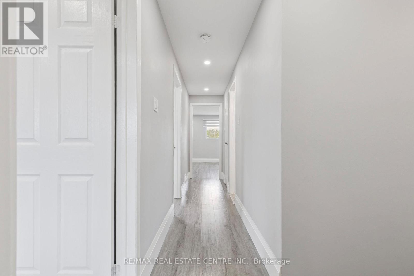 122 Mooregate Crescent, Kitchener, Ontario  N2M 2G1 - Photo 19 - X12444428