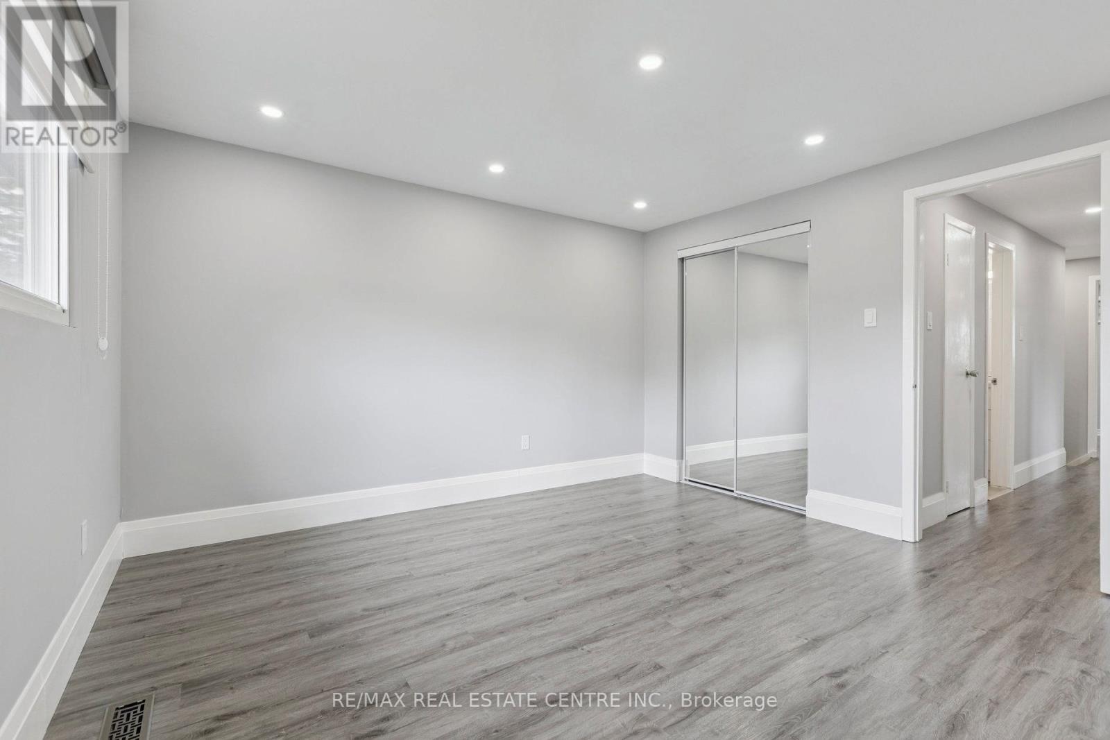 122 Mooregate Crescent, Kitchener, Ontario  N2M 2G1 - Photo 20 - X12444428