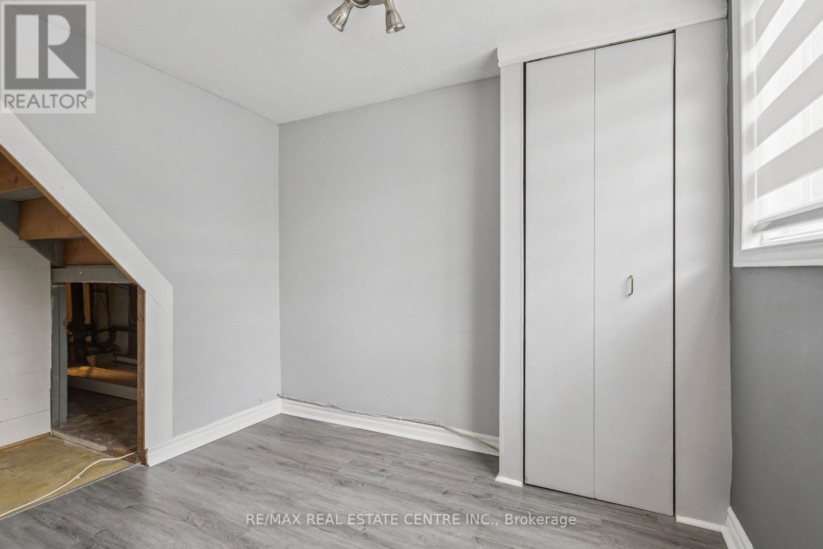 122 Mooregate Crescent, Kitchener, Ontario  N2M 2G1 - Photo 38 - X12444428