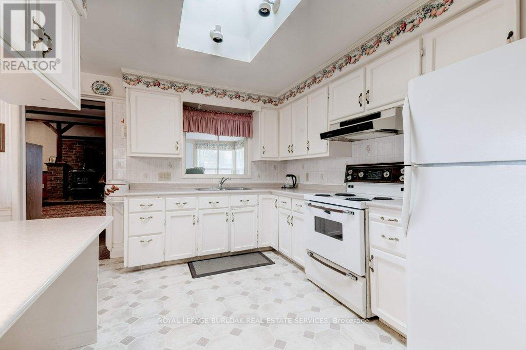 114 Second Road E, Hamilton, Ontario  L8J 3J2 - Photo 7 - X12444445