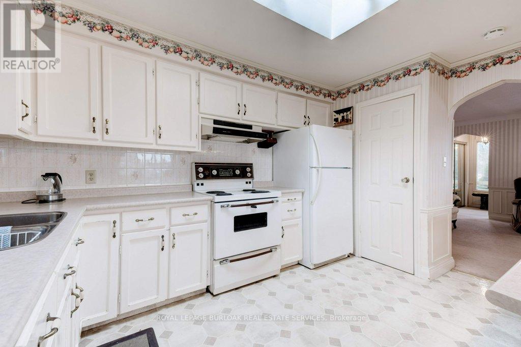 114 Second Road E, Hamilton, Ontario  L8J 3J2 - Photo 9 - X12444445