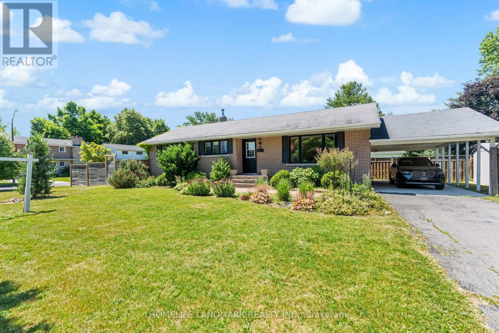 55 Cliff Crescent, Kingston (Central City West), Ontario  K7M 1A9 - Photo 2 - X12444459