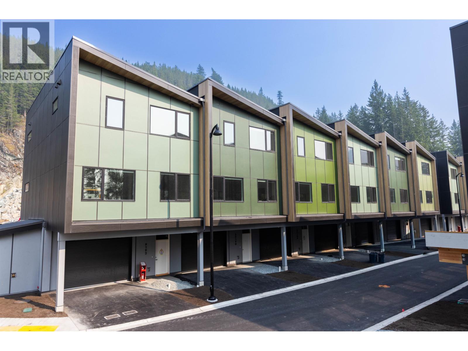 28-1050 Finch Drive, Squamish, British Columbia  V0V 0V0 - Photo 1 - R3055294