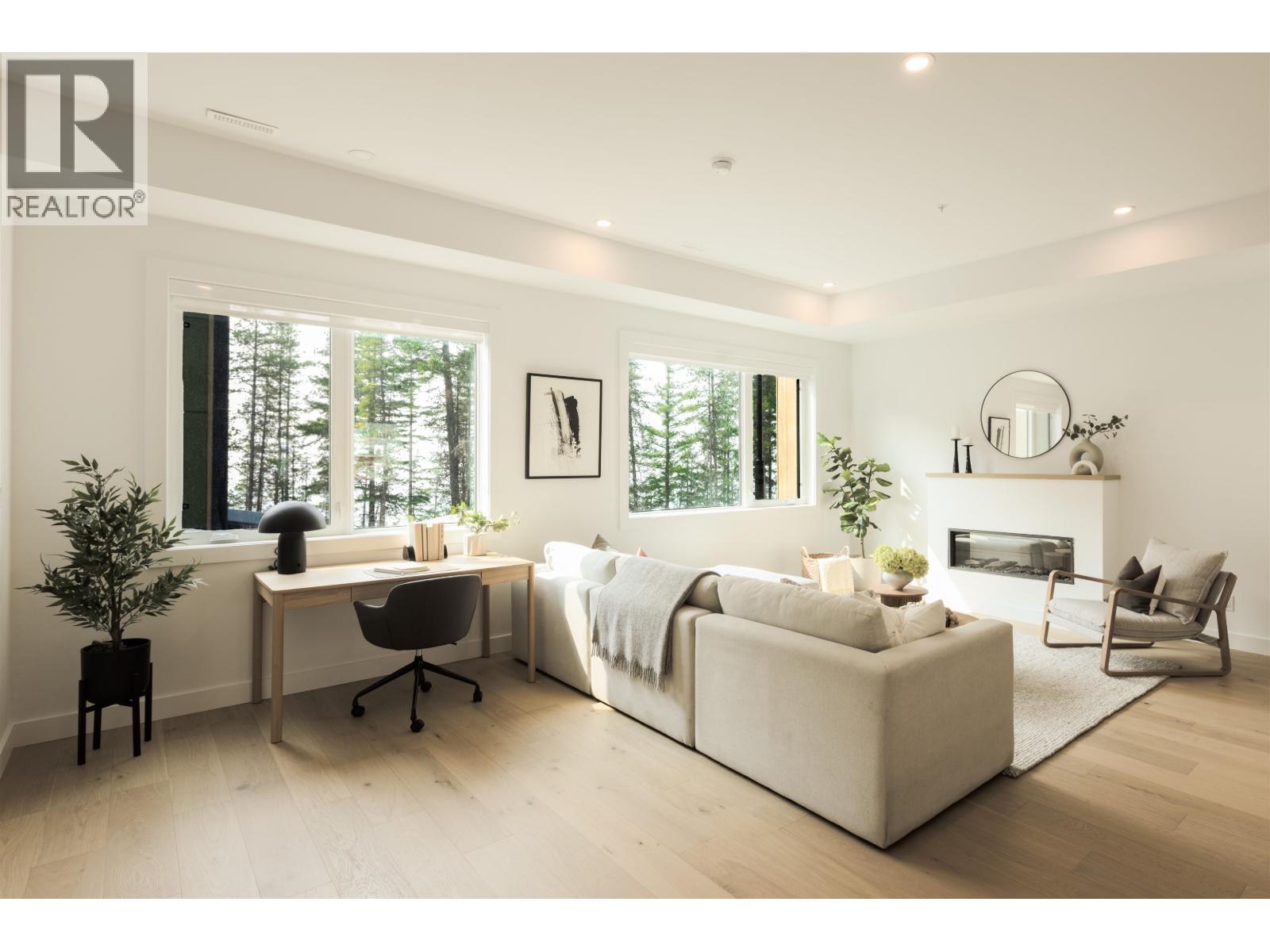28-1050 Finch Drive, Squamish, British Columbia  V0V 0V0 - Photo 2 - R3055294
