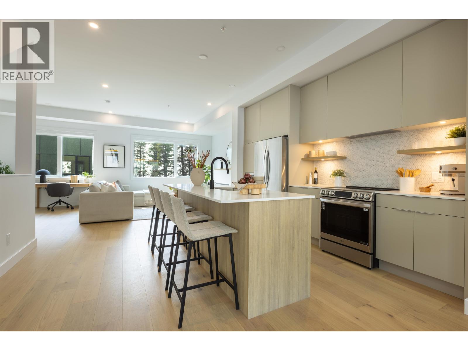 28-1050 Finch Drive, Squamish, British Columbia  V0V 0V0 - Photo 3 - R3055294
