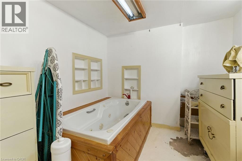 210 East 12th Street, Hamilton, Ontario  L9A 3X6 - Photo 28 - 40776378