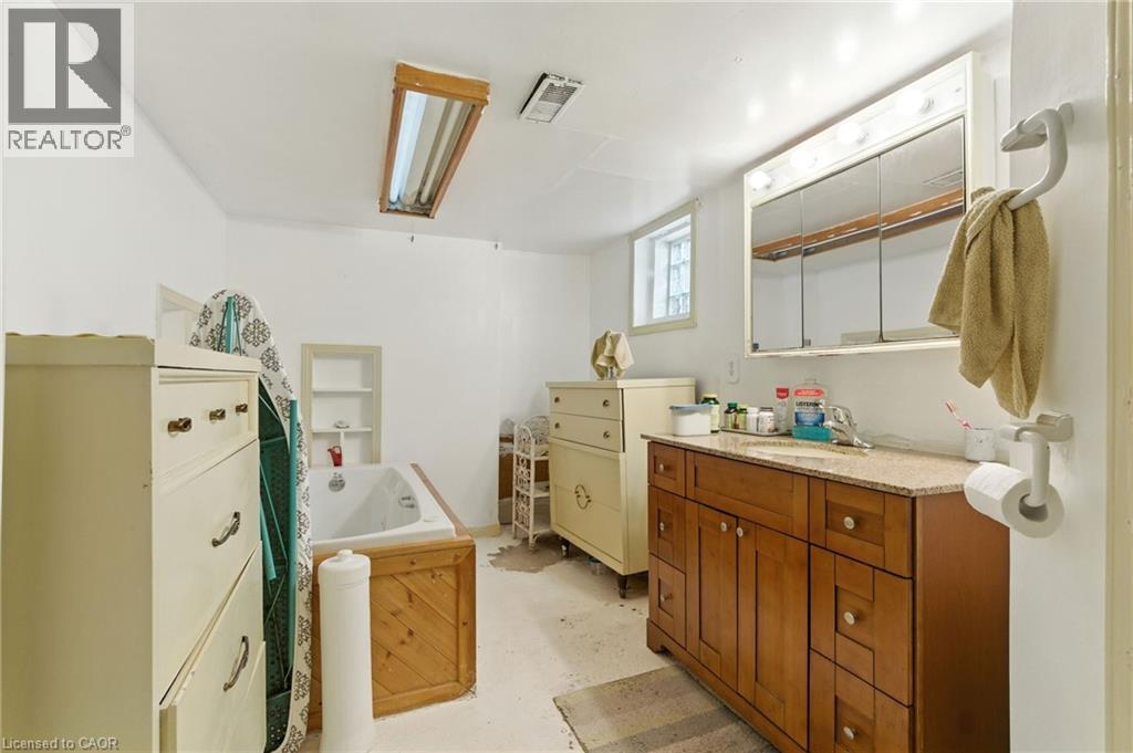 210 East 12th Street, Hamilton, Ontario  L9A 3X6 - Photo 29 - 40776378