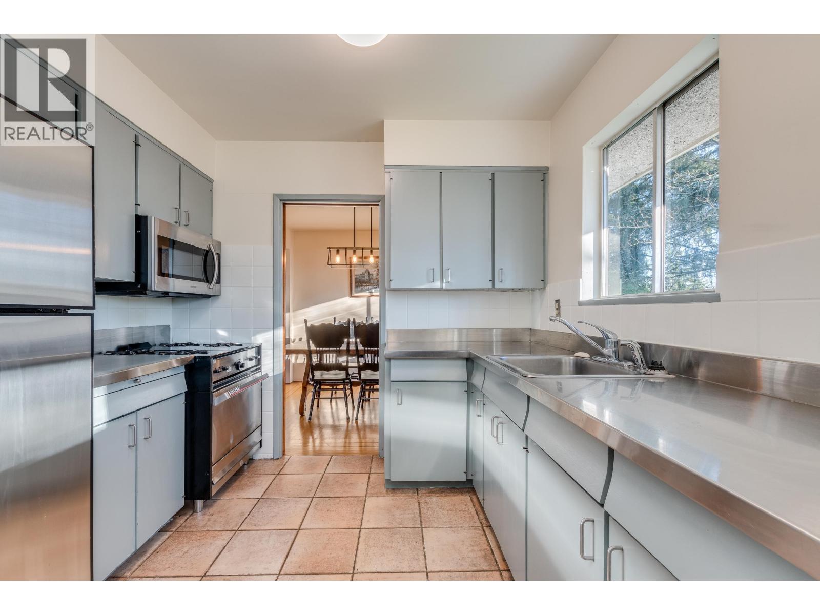 7046 Hillview Street, Burnaby, British Columbia  V5A 1Y3 - Photo 8 - R3055269